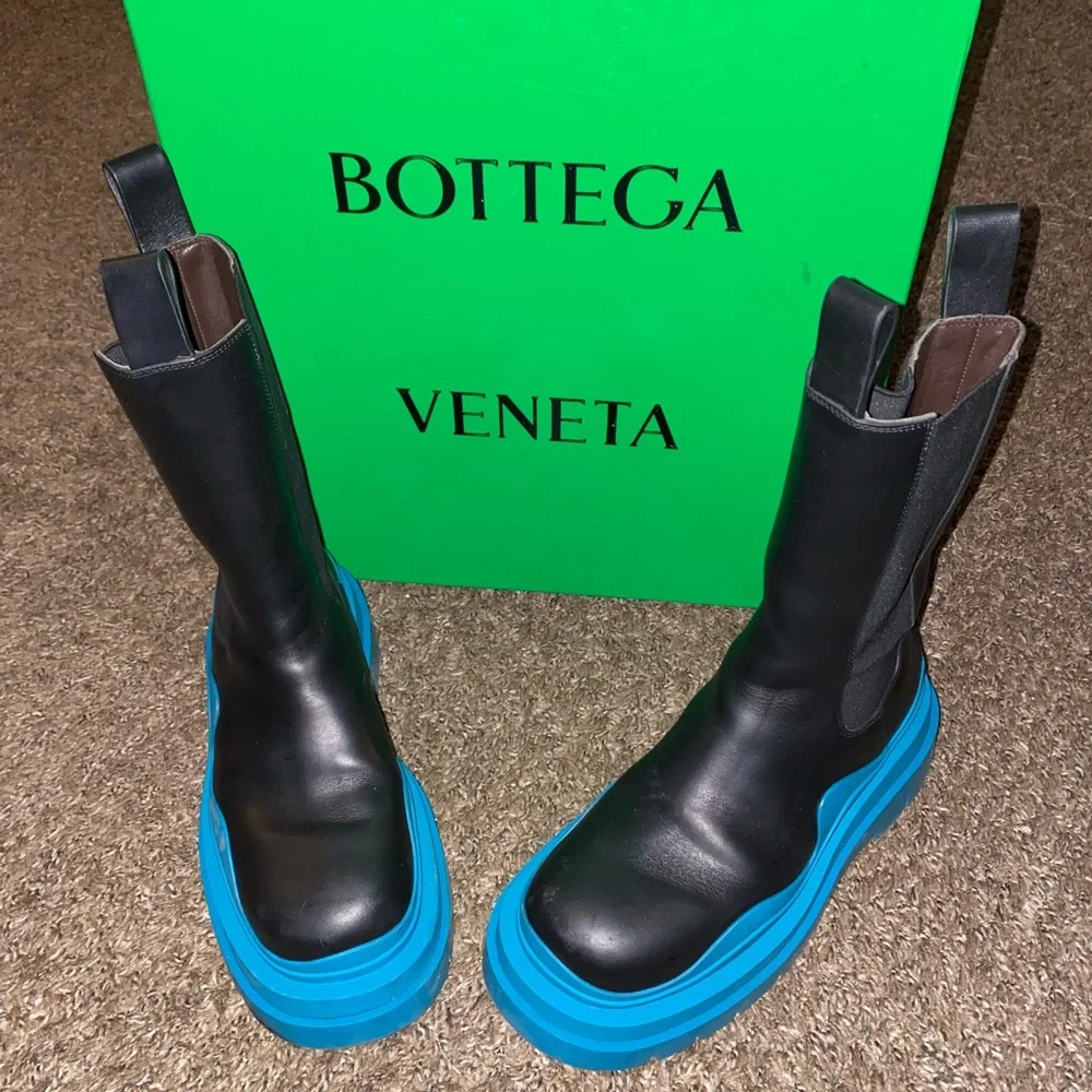 Bottega Veneta Tire Leather Chelsea Boot - Picture 2 of 9
